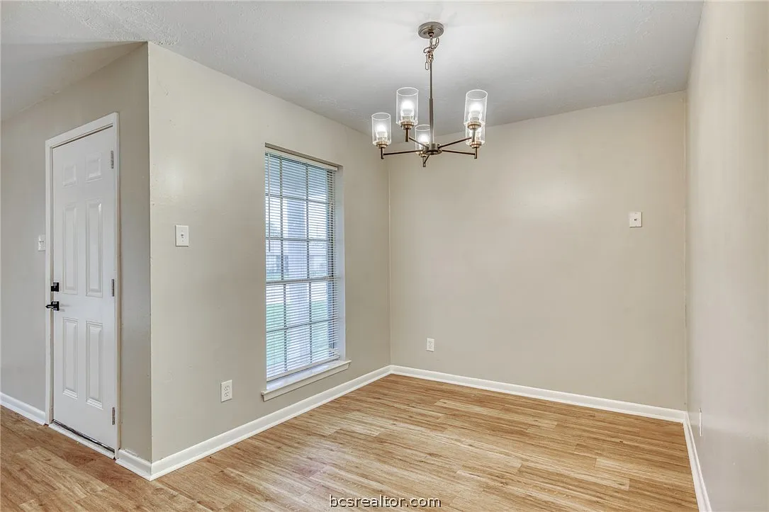 2 bed, 900 sqft, $1,200 — Photo 4