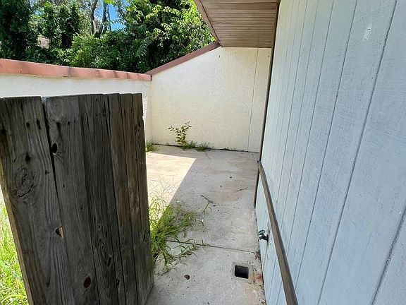 3rd image of 640 SE 28th Pl #D