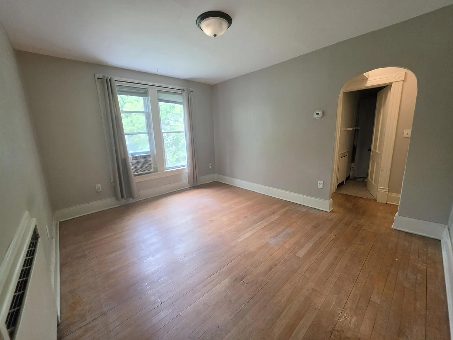 1 bed, 1.0 bath, 600 sqft, $695 — Photo 2