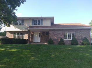 2530 Navajo Dr, Bettendorf, IA