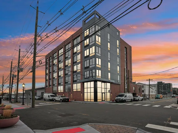 1 Mallory Avenue image 9 of 11