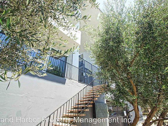4th image of 1100 Monterey Blvd APT 03