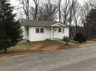 11 Center St, Candler, NC 28715