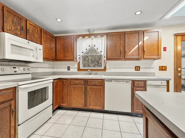 428 Orchard St, Raynham, MA 02767