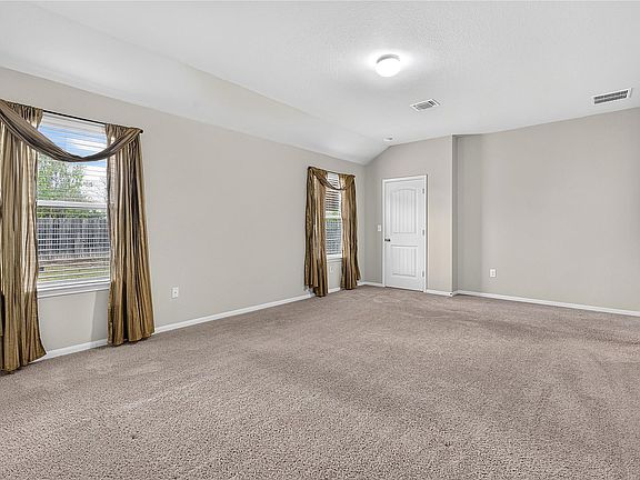 4th image of 11820 Jamie Dr