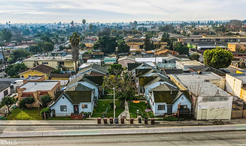 1st image of 406 E Rosecrans Ave