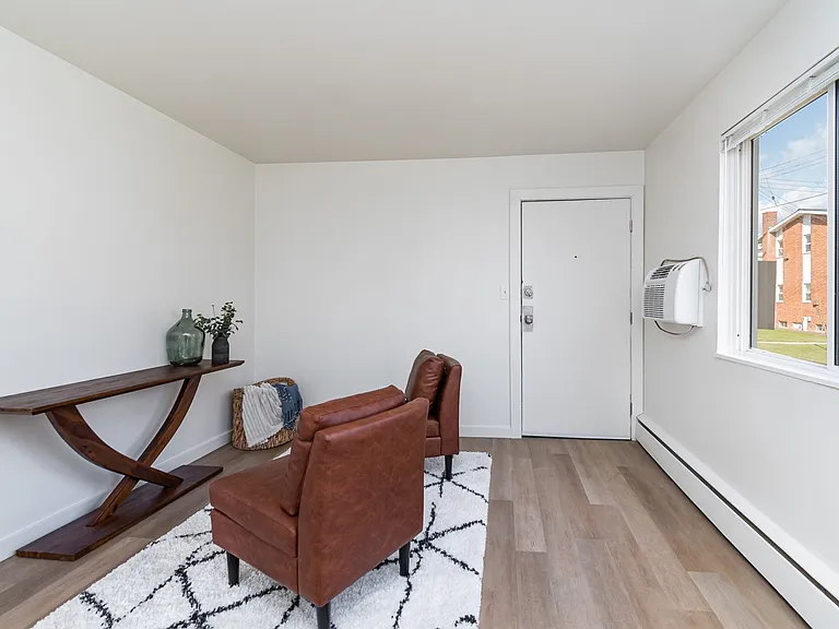 2813 Ronan St #3 — Photo 4
