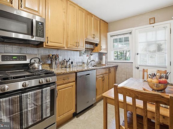 4th image of 258 Hampden Rd
