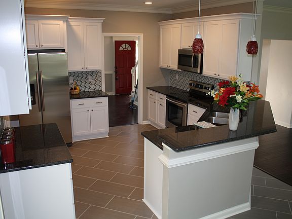 5th image of 732 Villa Dr
