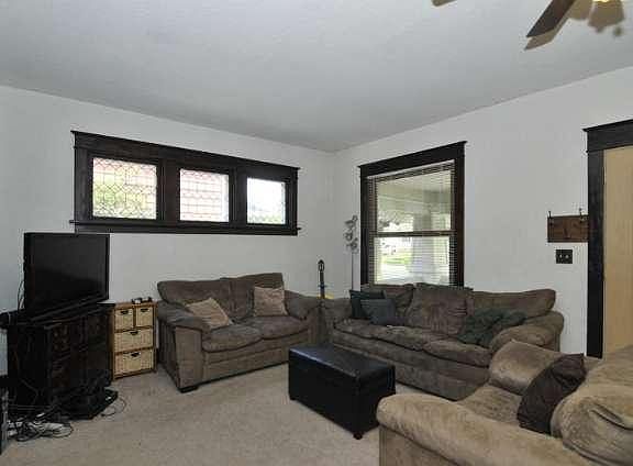 4th image of 1516 Whiterock Ave