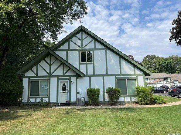 101 Drexelgate Court #101, Middle Island, NY 11953