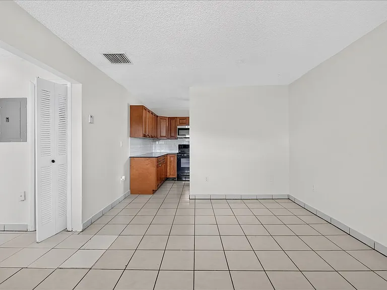 1880 SW 4th St #3 — Photo 8