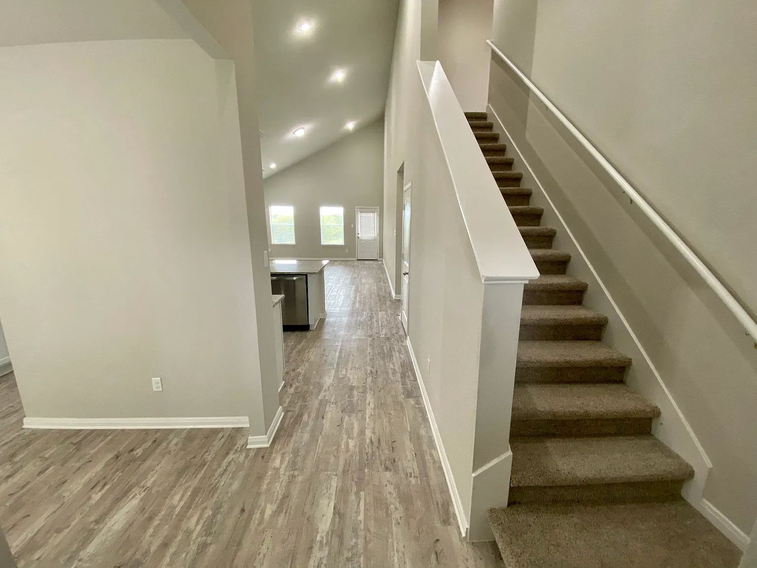 4 bed, 2.5 bath, 2212 sqft, $2,225 — Photo 3
