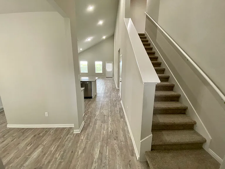 632 Donegal Ln — Photo 3