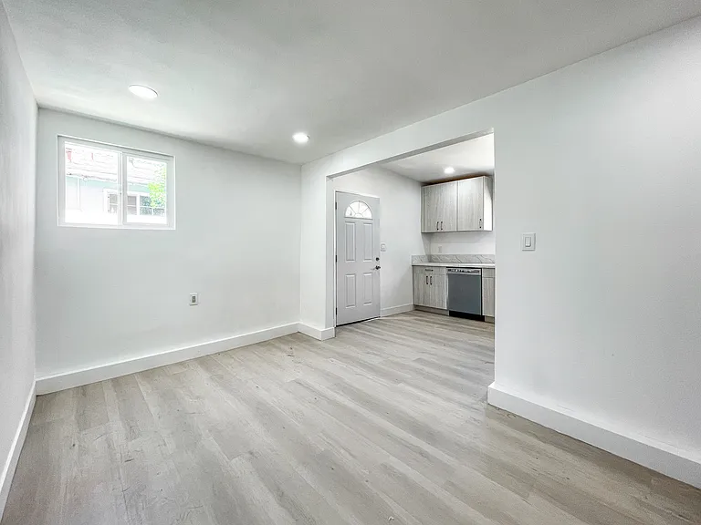 820 Larimore Ave #B — Photo 5
