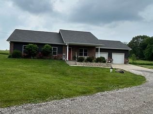 7473 Sparrow Rd, Hopedale, IL 61747