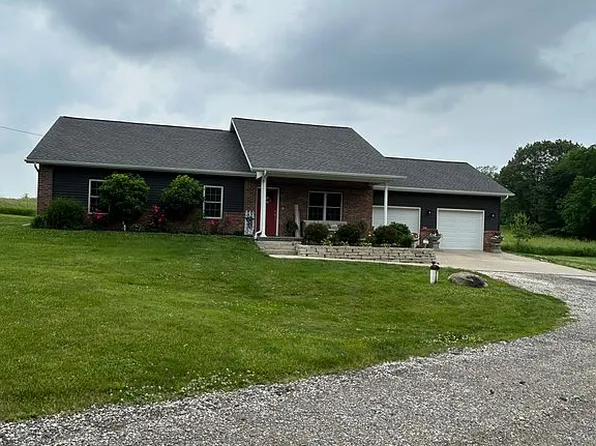7473 Sparrow Rd, Hopedale, IL 61747