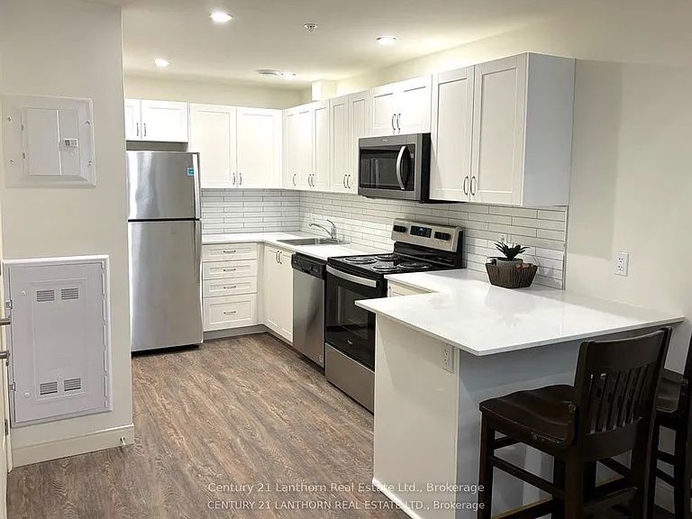 135 Station St S #103 — Photo 3