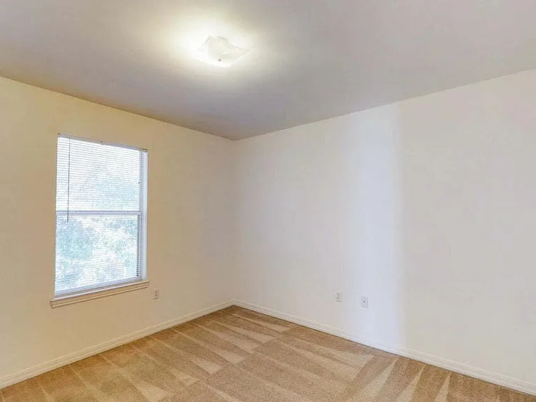 895 Silverwood Dr #3 — Photo 6