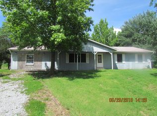 2294 Truax Traer Rd, Elkville, IL 62932