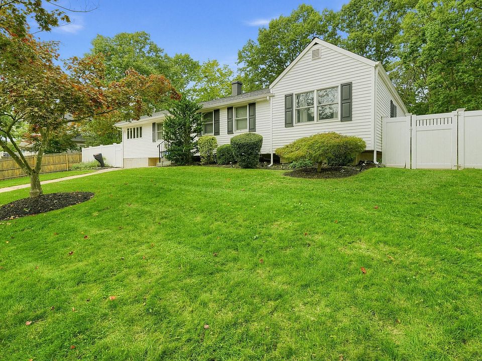 1st image of 5 Longbow Ln
