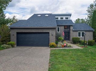 704 Rolling Creek Dr, New Albany, IN 47150