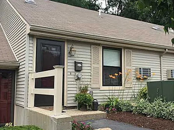 565 Smithfield Rd APT D4, North Providence, RI 02904