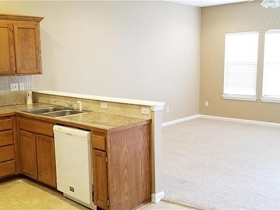 5th image of 3215 N 103rd Ter