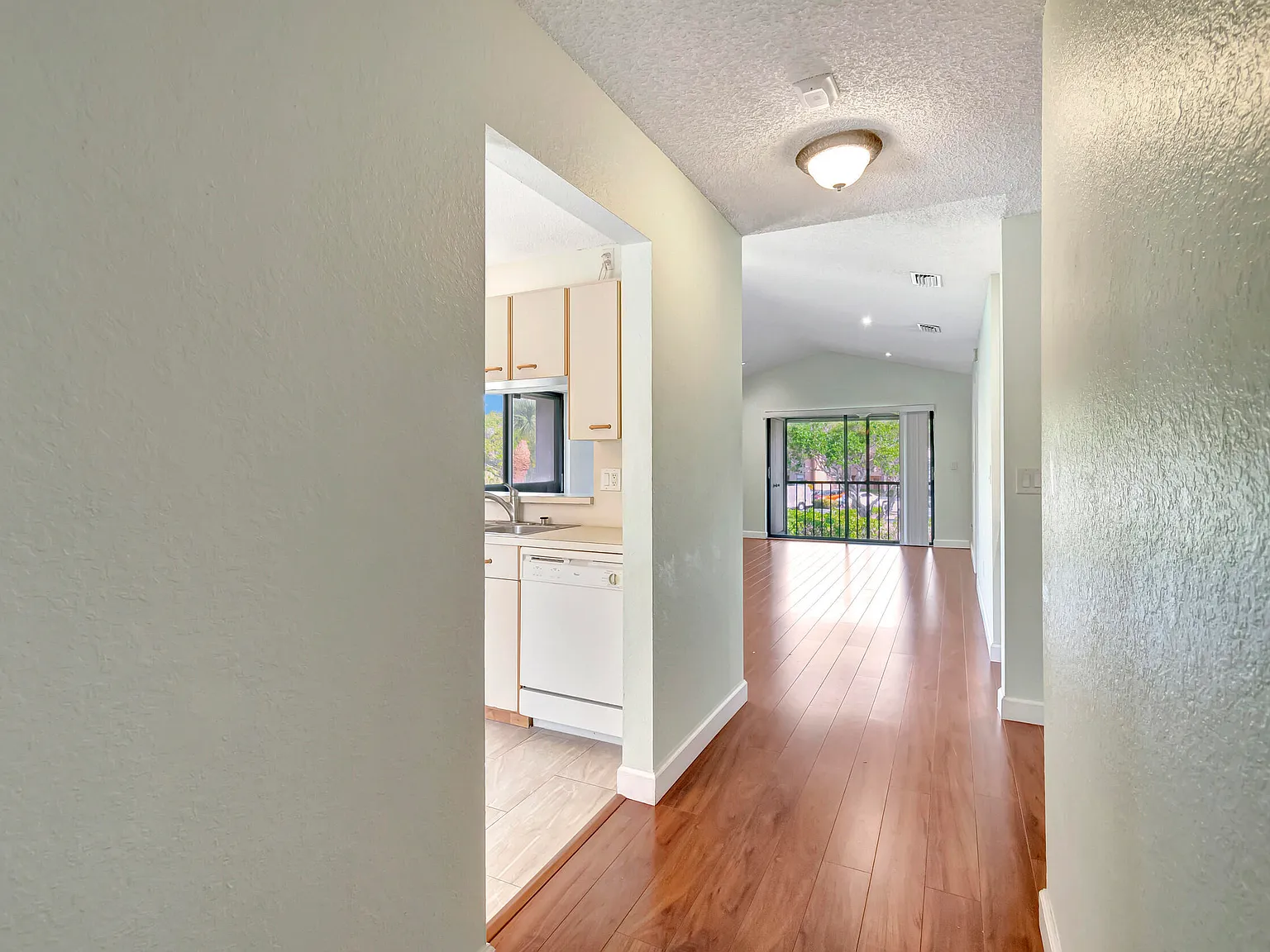 2 bed, 2.0 bath, 1200 sqft, $2,600 — Photo 4