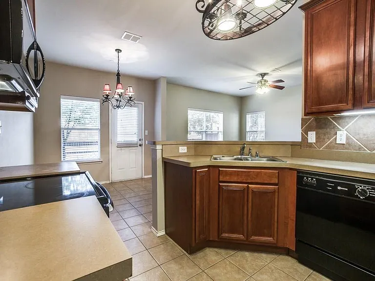 4531 Woodsboro Ln — Photo 9