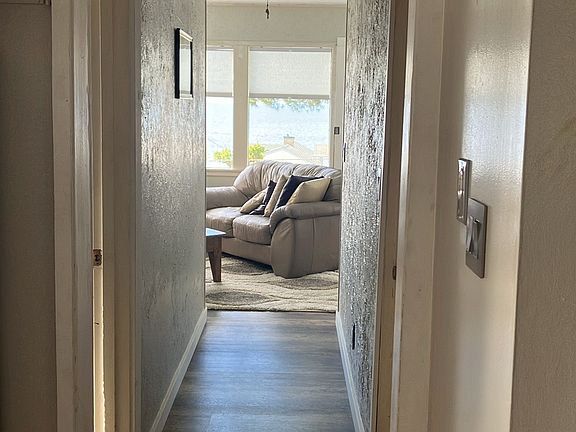 4th image of 174 N Sunset Dr