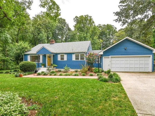 2207 Oak Hill Dr, Greensboro, NC 27408