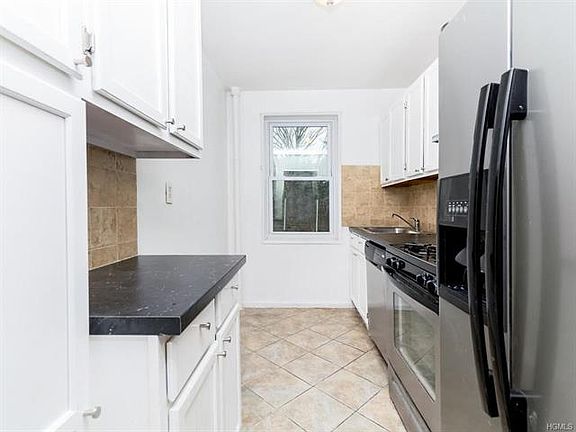 5th image of 495 Odell Ave APT 3J