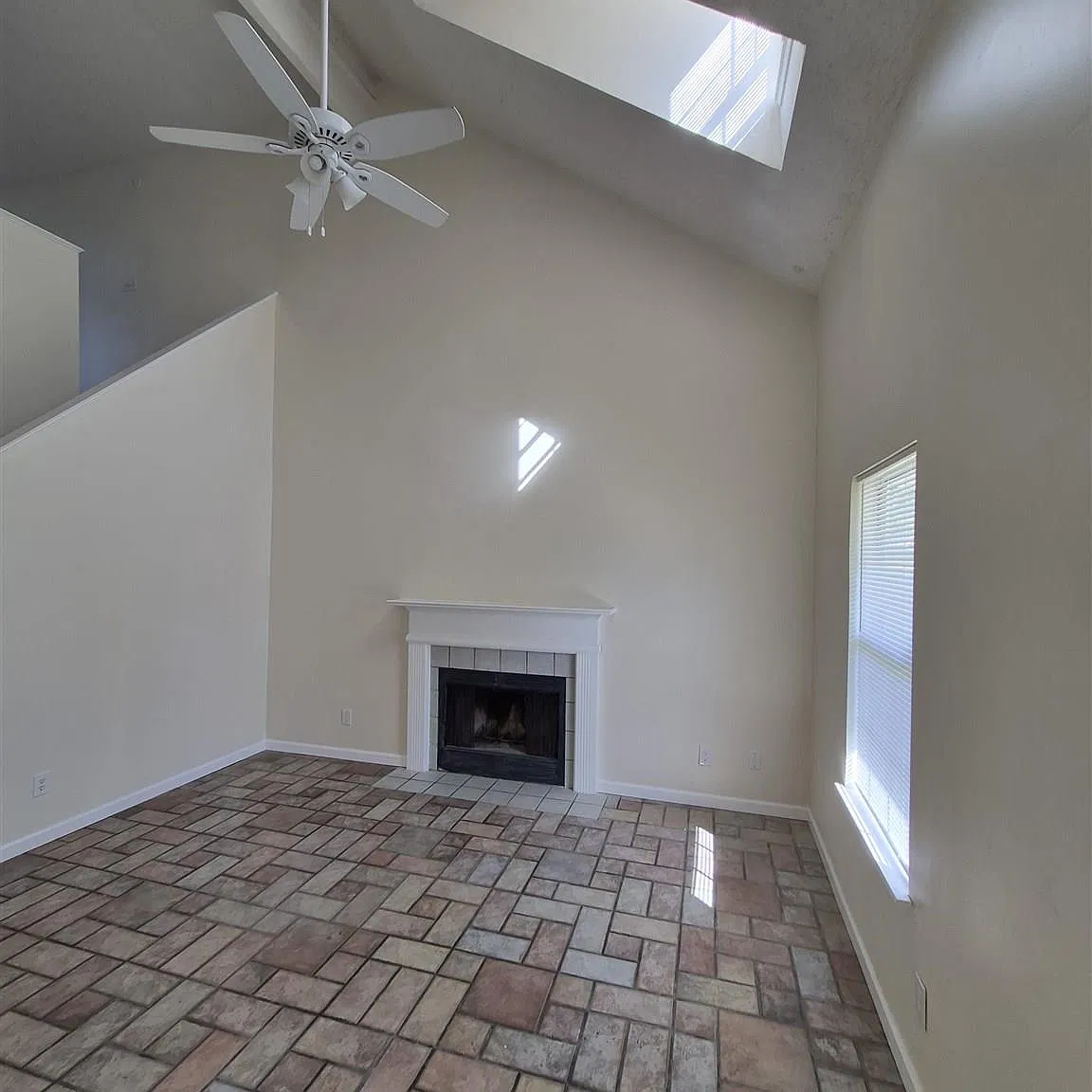 3 bed, 1252 sqft, $1,600 — Photo 1
