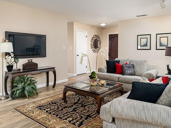 4th image of 9032 Newhall Dr