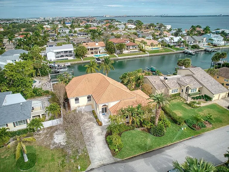 131 Sands Point Dr — Photo 52