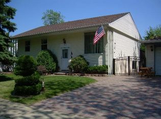 305 Hillside Dr, Streamwood, IL 60107