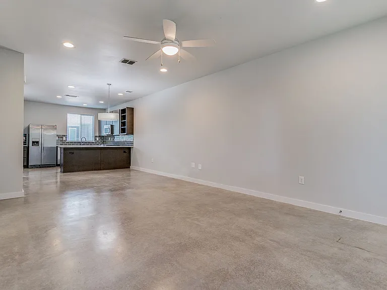 330 Clay St #24 — Photo 14