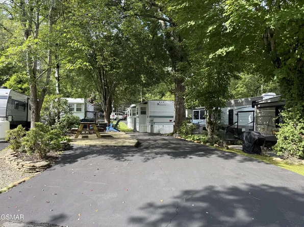 4229 E Pkwy #90, Gatlinburg, TN 37738