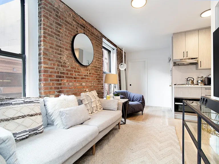 51 Spring St #5 — Photo 4