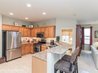 14303 Greenbelt Dr, Urbandale, IA 50323