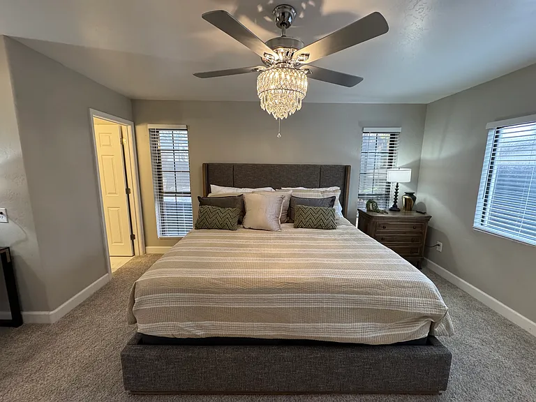 3732 N Taylor Dr — Photo 55