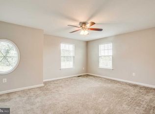 4 Queensland Dr, Fredericksburg, VA 22405