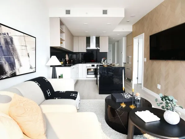 4988 Bennett St #3005, Burnaby, BC V5H 0L1