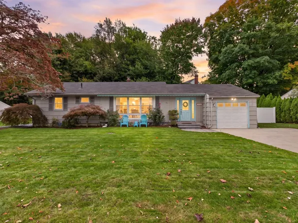 51 Cherry Hill Dr, Seekonk, MA 02771
