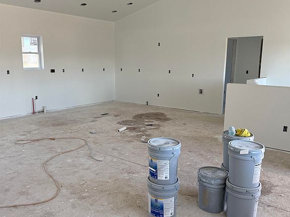 2nd image of 10073 Inwood Rd