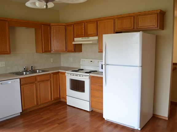 5th image of 3352 N Governeour Cir