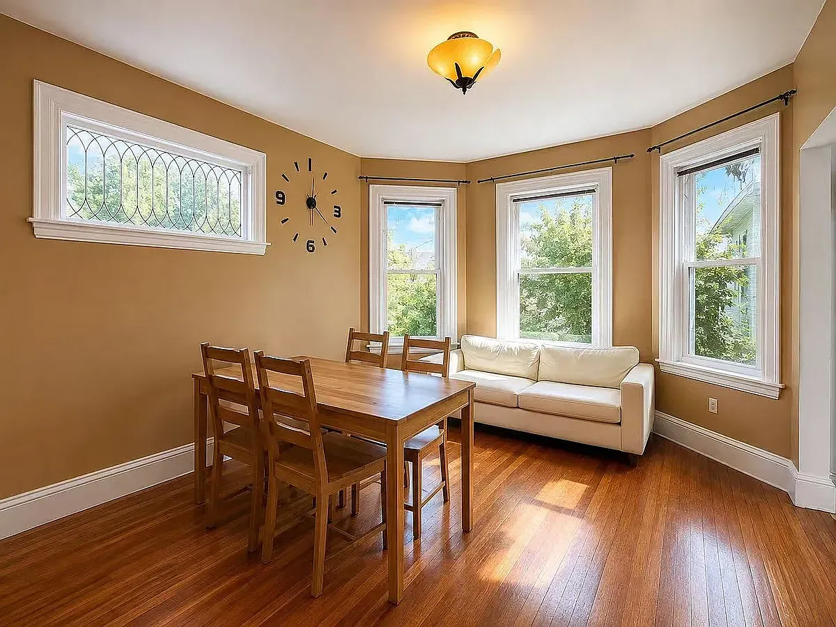 4 bed, 1700 sqft, $2,700 — Photo 2