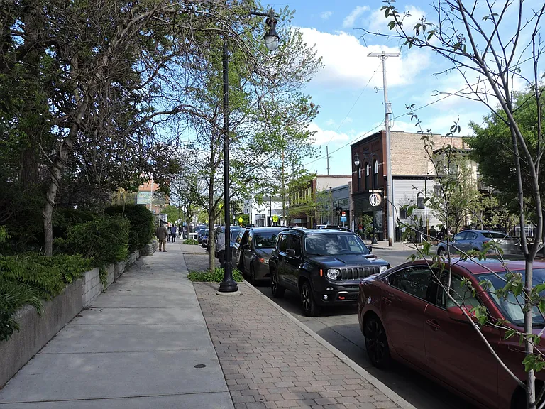 637 Wealthy St SE — Photo 43