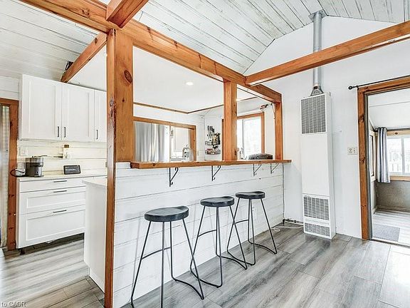 3rd image of 716 Sandy Bay Rd